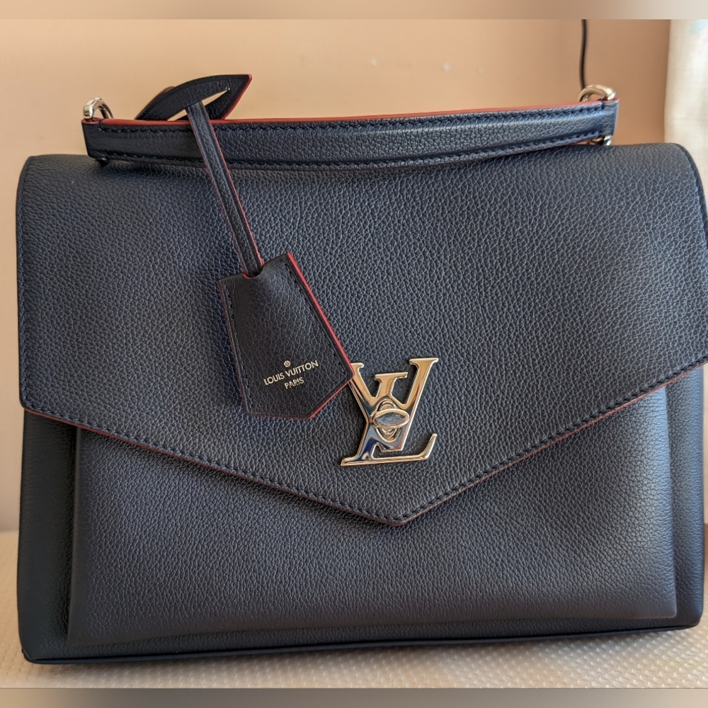 Louis Vuitton - MyLockMe BB Calfskin Leather Crossbody - Navy - Excellent